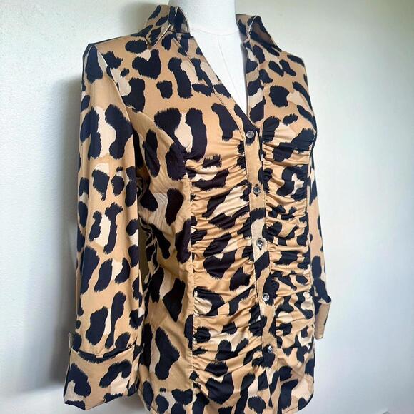 Vintage y2k tan and black leopard print button-up blouse with ruffle detail! - Picture 1 of 3